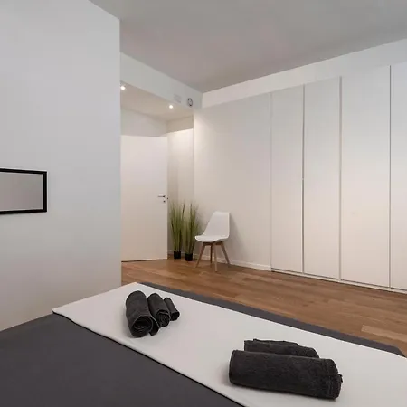 Deluxe 120 Mq Apartment , 4 Minuti A Piedi Dai Navigli Milan Exterior photo