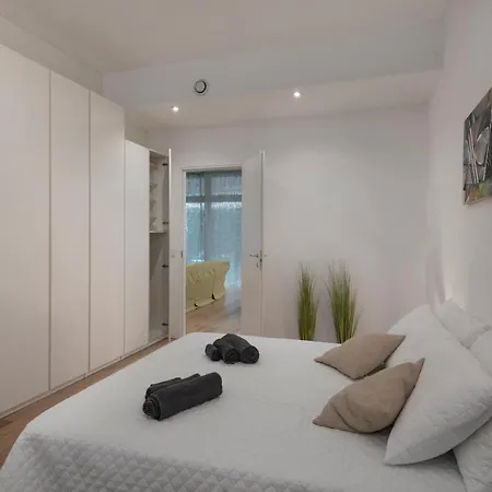 Deluxe 120 Mq Apartment , 4 Minuti A Piedi Dai Navigli Milan Exterior photo